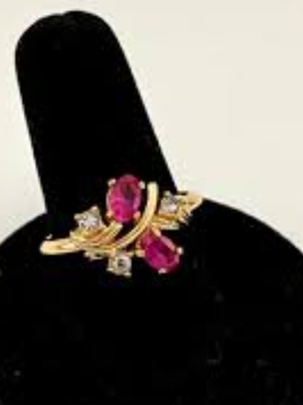 Vintage Ring Avon Royal Radiance Pink Rhinestone Gold Tone 1975 Retro